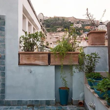 Spaccanapoli * Naples